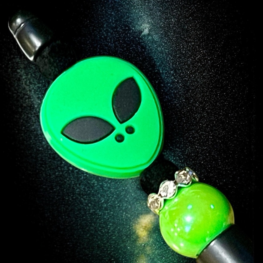 Handmade green alien beaded pen